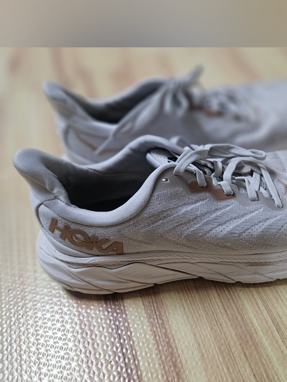 Hoka One One Arahi 6 Women's Running Shoes - Size US 8B / EU 40